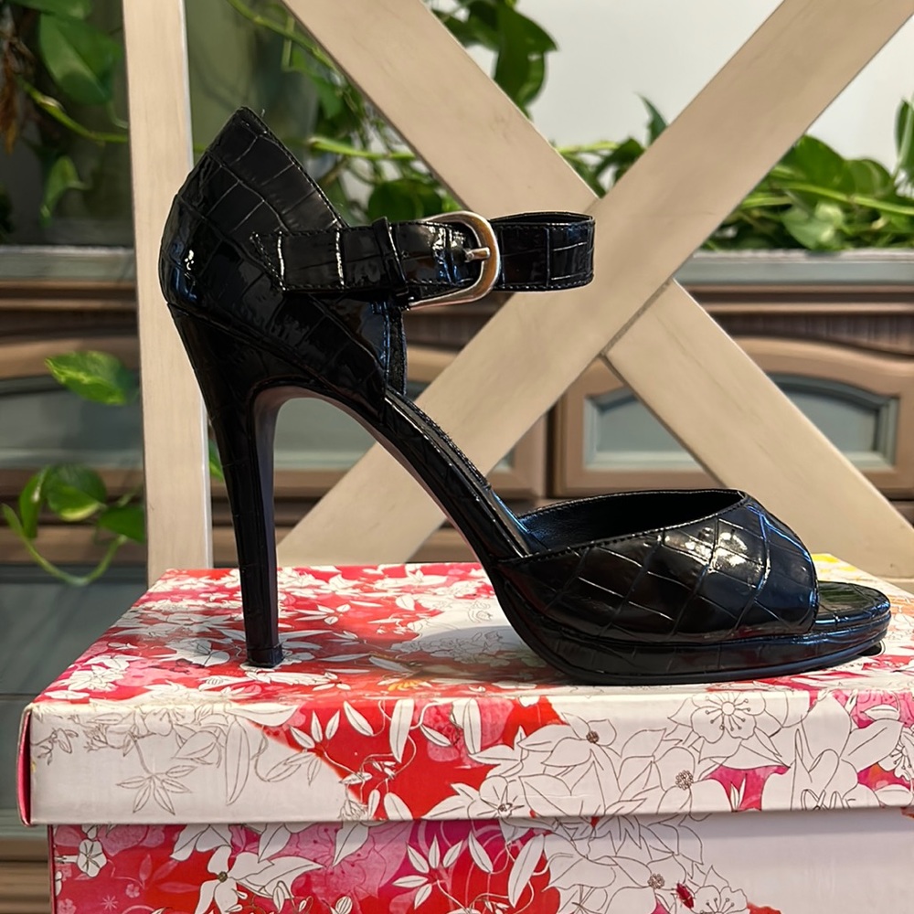 Black heels by Chinese Laundry “AMBER”